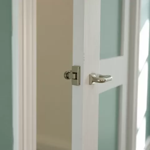 Montaż drzwi łazienkowych cena